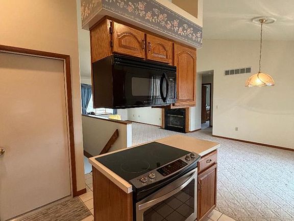 5th image of 6095 Golfview Dr