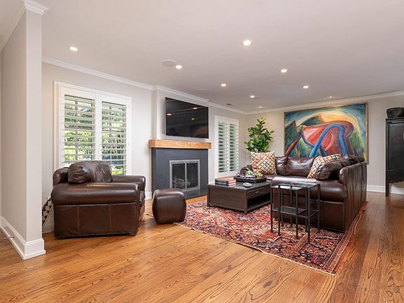 4th image of 284 Selby Ln