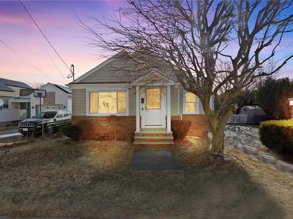 34 Waveland Ave, Johnston, RI 02919