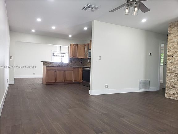 5th image of 7313 NW 57th Dr
