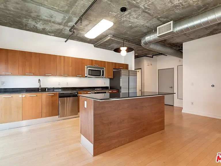 645 W 9th St #500 — Photo 11