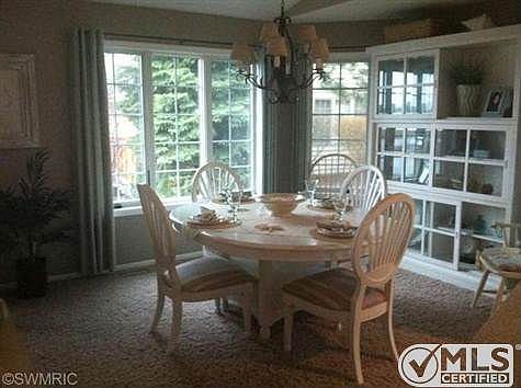 5th image of 1686 W Harbour Towne Cir