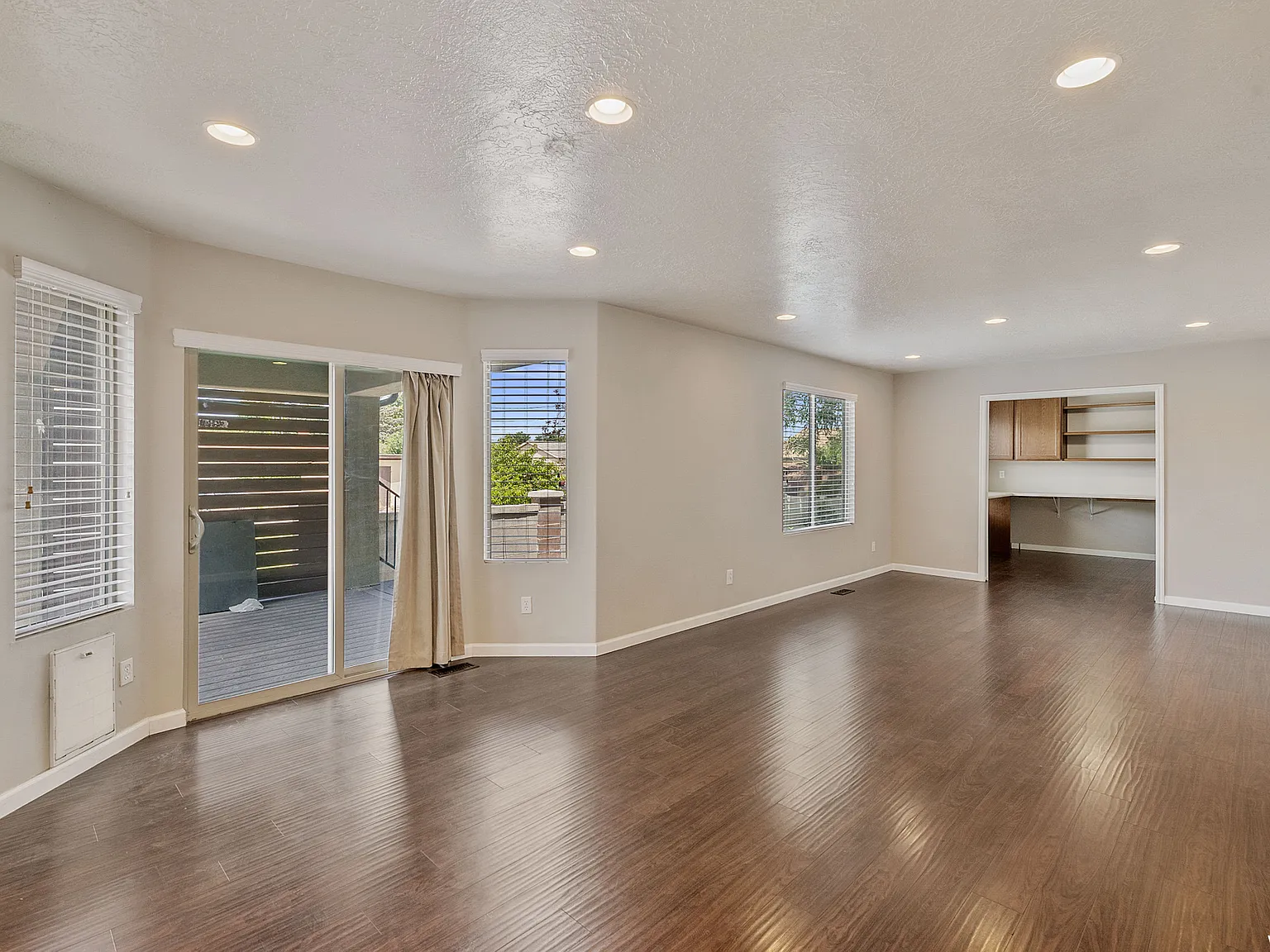 6 bed, 5.5 bath, 4414 sqft, $5,500 — Photo 4