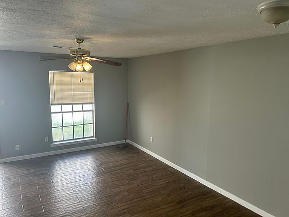 5th image of 2104 James Bowie Dr #2