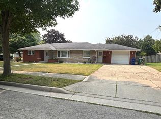 213 Lox Ct, Combined Locks, WI 54113