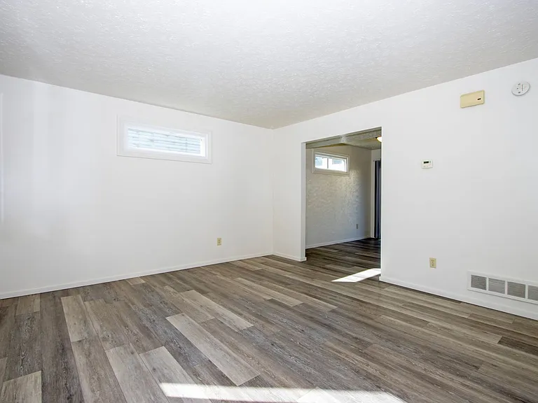 240 Collier Dr #10 — Photo 11
