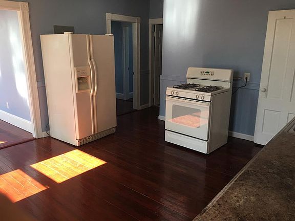 2nd image of 338 Manton Ave APT 3