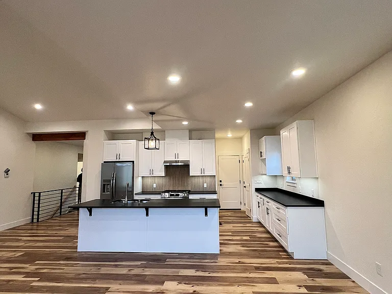 1702 E Metler Ln — Photo 8