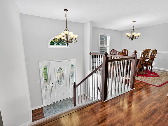 5th image of 1049 Persimmon Ct