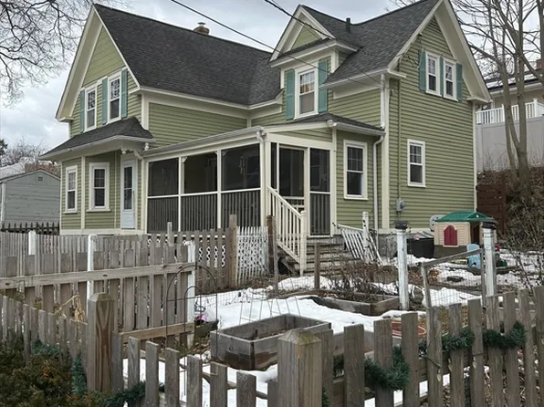 32 Birch St, Lowell, MA 01852