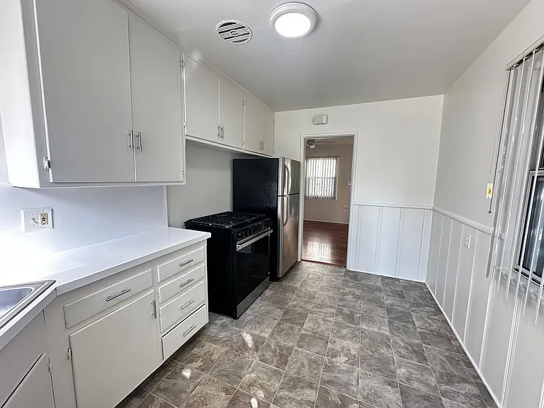 1049 Allen Ave #AVE;-1051 — Photo 3