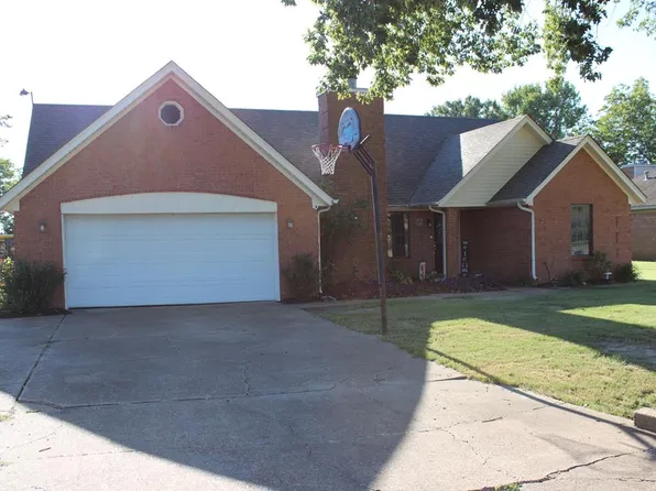 374 Southwind Dr, Marion, AR 72364