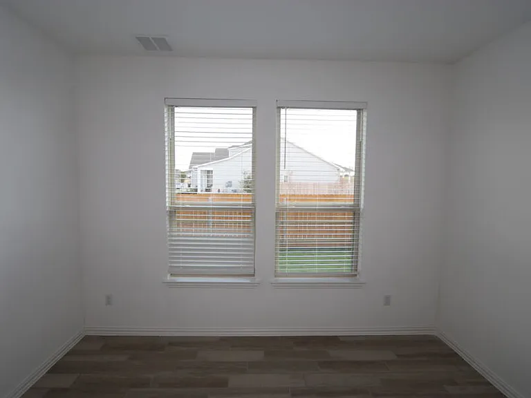 401 Mangold Dr — Photo 6