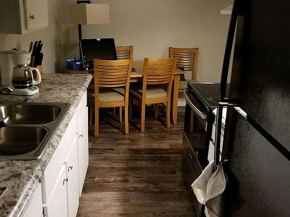 4th image of 615 Hall Ave #1