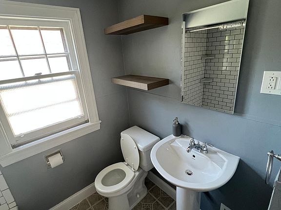 4th image of 18 Redmond Ave #2