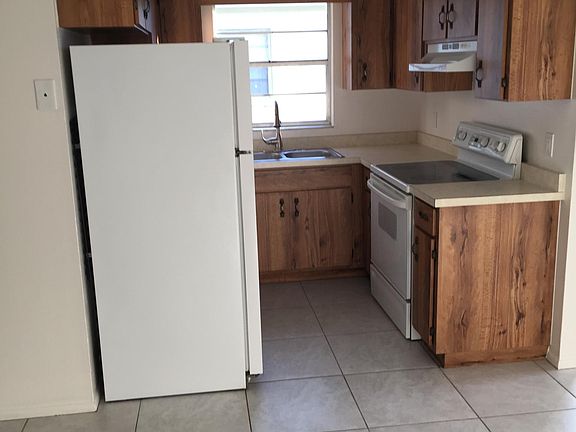 3rd image of 4203 Iola Dr