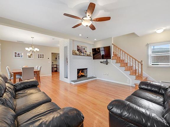 3rd image of 210 Roundhill Dr