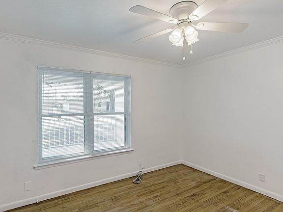 3rd image of 5821 Circular Dr