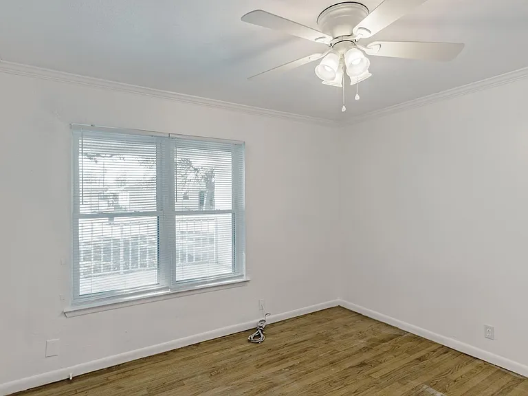 5821 Circular Dr — Photo 3