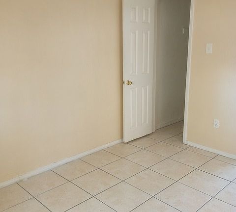 4th image of 346 Estancia Dr NW