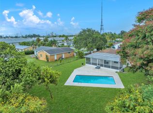 5401 Lakeshore Dr, Mangonia Park, FL 33407