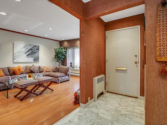 4th image of 732 Morton Ave
