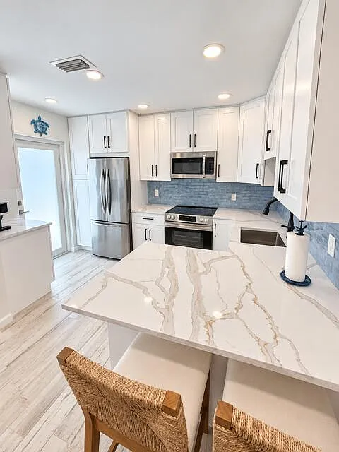 2 bed, 2.0 bath, 880 sqft, $4,300 — Photo 3