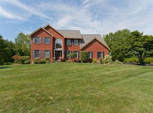 6 Hemlock Ln, East Greenbush, NY 12061
