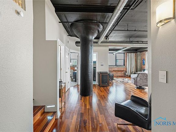 5th image of 110 Ottawa St APT 3A