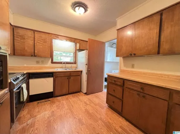 901 Carson Ln SW, Jacksonville, AL 36265