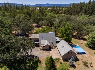 832 Mountain View Dr, Eagle Pt, OR 97524