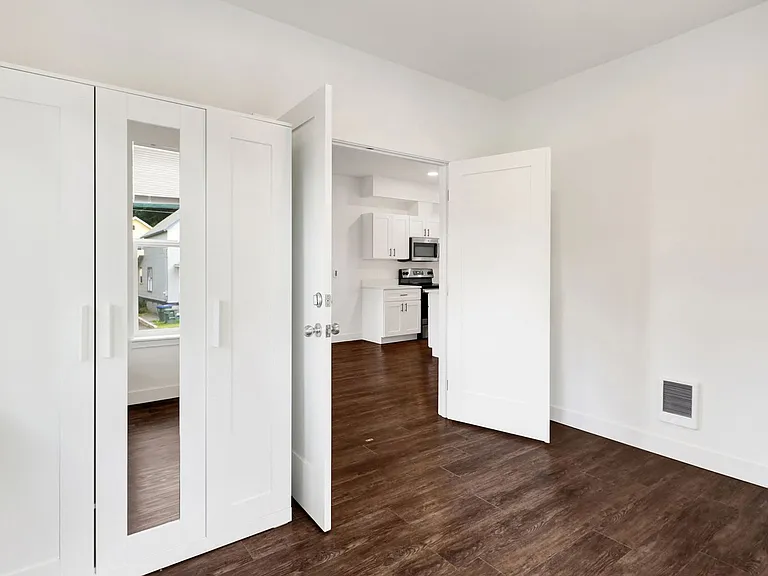 619 E Myrtle St — Photo 25