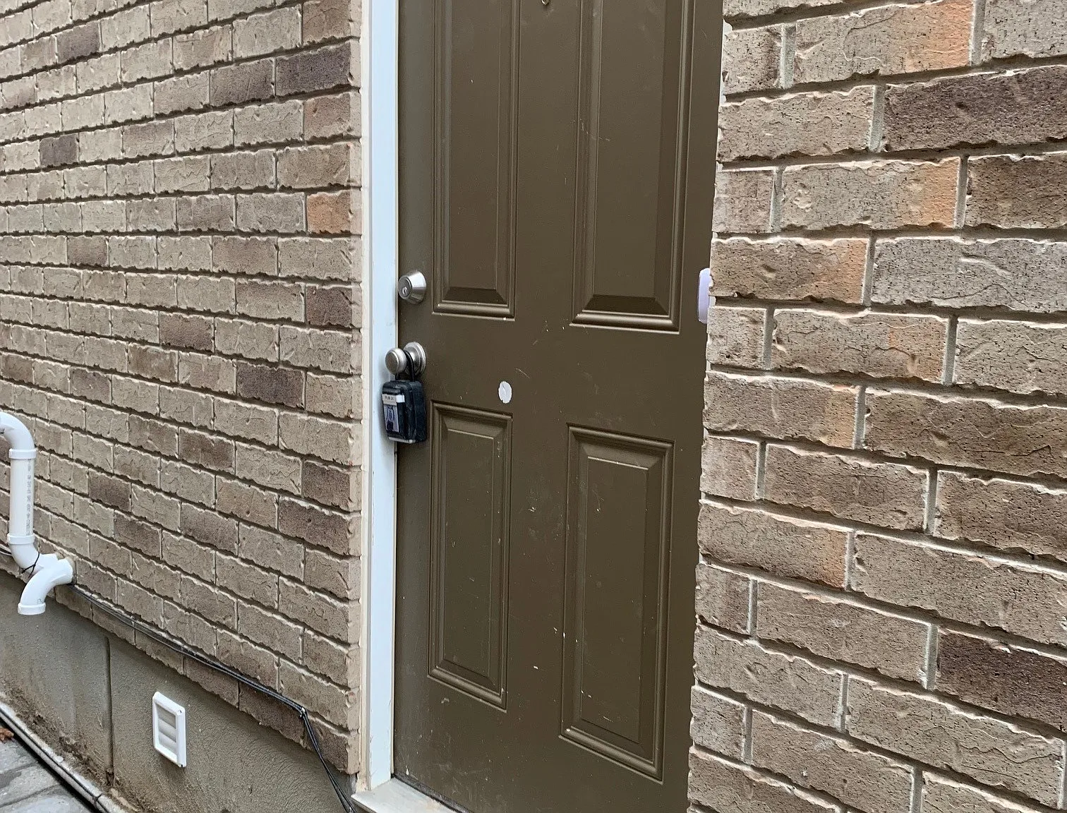 22 Dudley Drive Lower Guelph — Photo 2