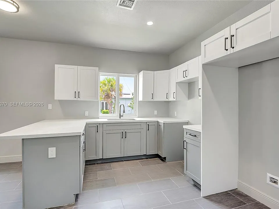 707 NW 2nd Ter