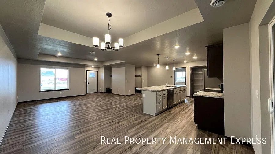 Modern 3-Bedroom Home with Convenience & Style in Harrisburg, SD — Photo 4