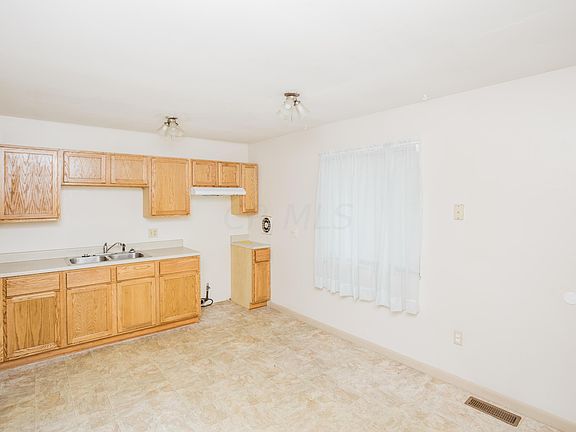 5th image of 1441 Merton Dr