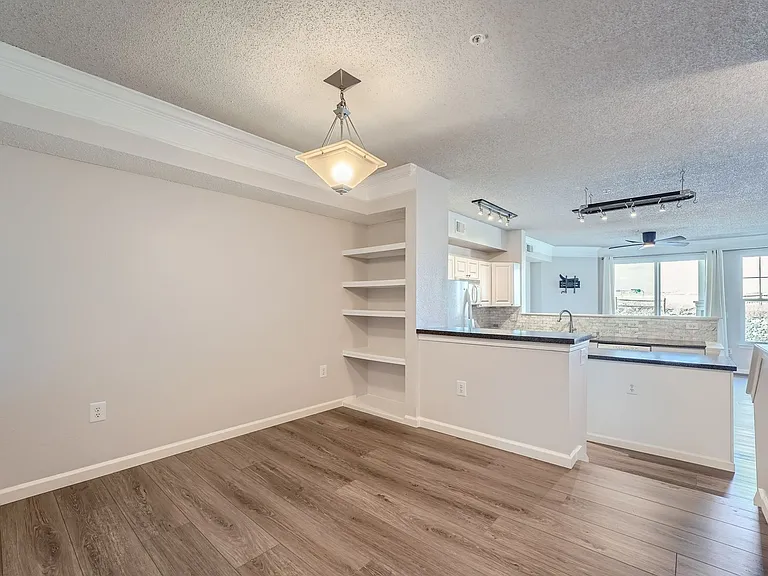 2035 Eagle Ave — Photo 9