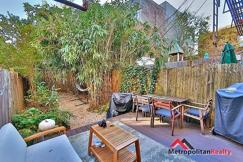 2nd image of 392 15th St APT 2