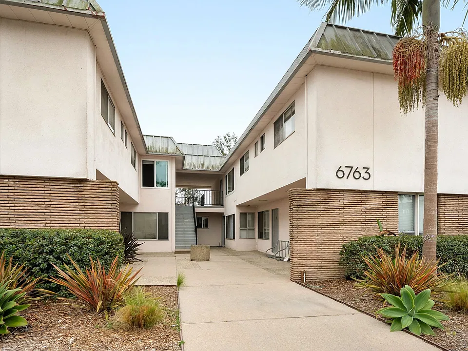Quiet Isla Vista Apartment Complex