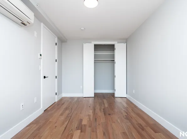 31-61 Vernon Boulevard image 9 of 75