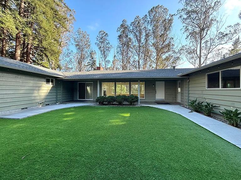 221 Gillette Rd — Photo 3