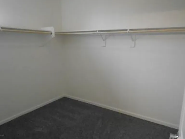 1824 W Pollack St — Photo 11