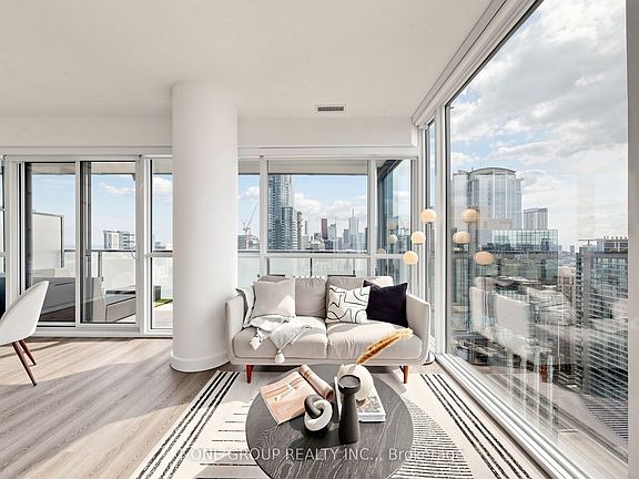 3rd image of 15 Grenville St #3403
