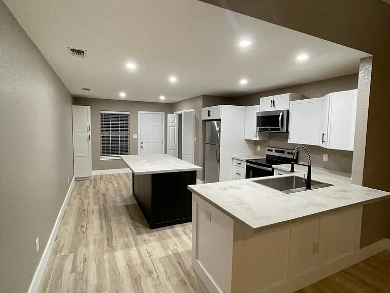3803 Uvalde Dr #B — Photo 9