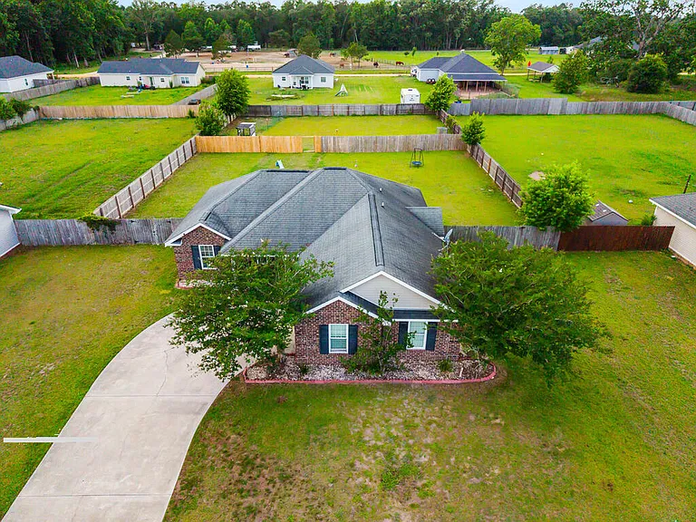 162 NE Mancey Garrason Loop — Photo 2