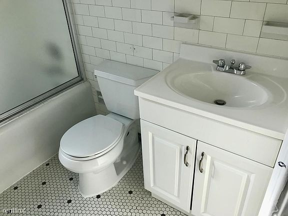 5th image of 15700 Van Aken Blvd APT 25