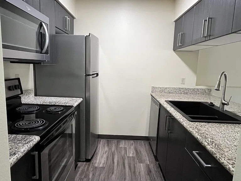 Dartmoor Apartments — Photo 6