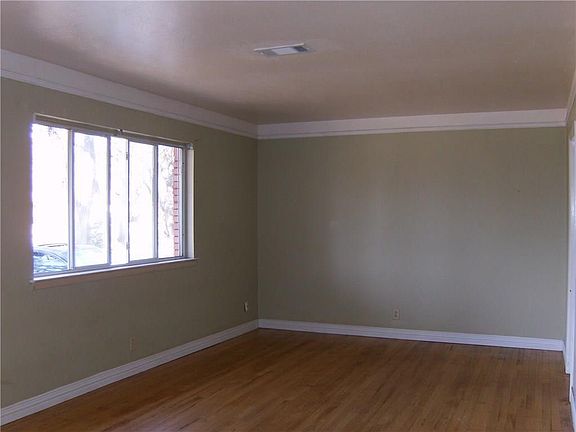 2nd image of 824 Elizabeth Dr