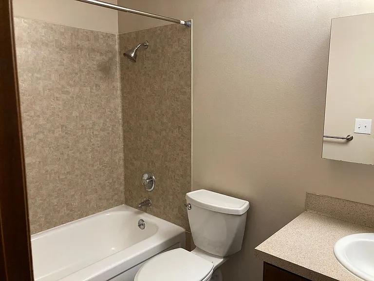 Greenwood Vista Apartments — Photo 9
