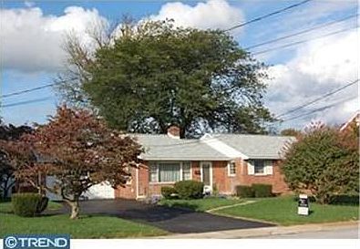 2nd image of 413 Boxwood Rd